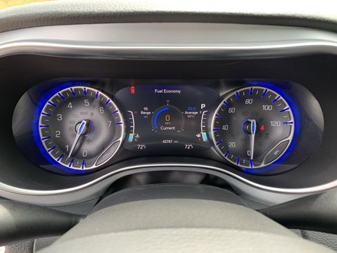 Used 2025 Chrysler Pacifica Limited FWD image 20