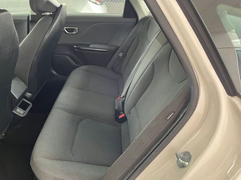 Used 2025 Kia K4 LXS image 24