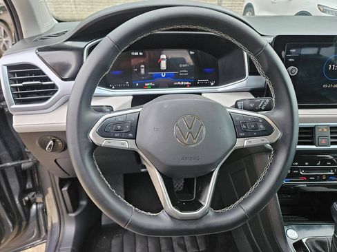 Used 2025 Volkswagen Taos SE AWD/4WD image 18