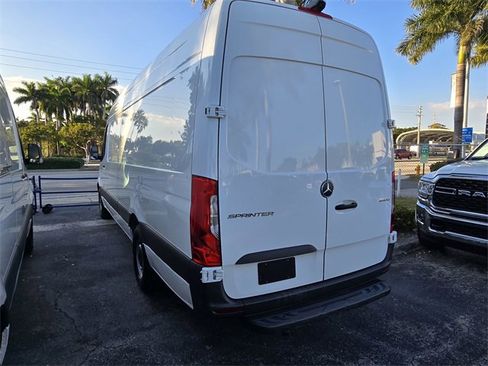 Used 2023 Mercedes-Benz Sprinter 2500 image 3