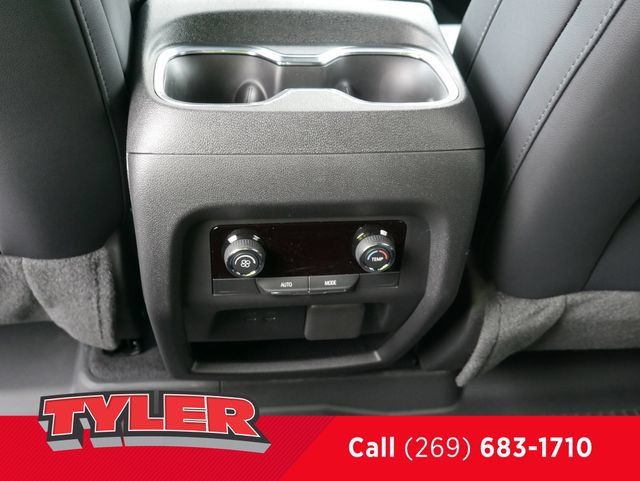 New 2026 Chevrolet Traverse LT w/ Driver Confidence Package AWD/4WD image 43