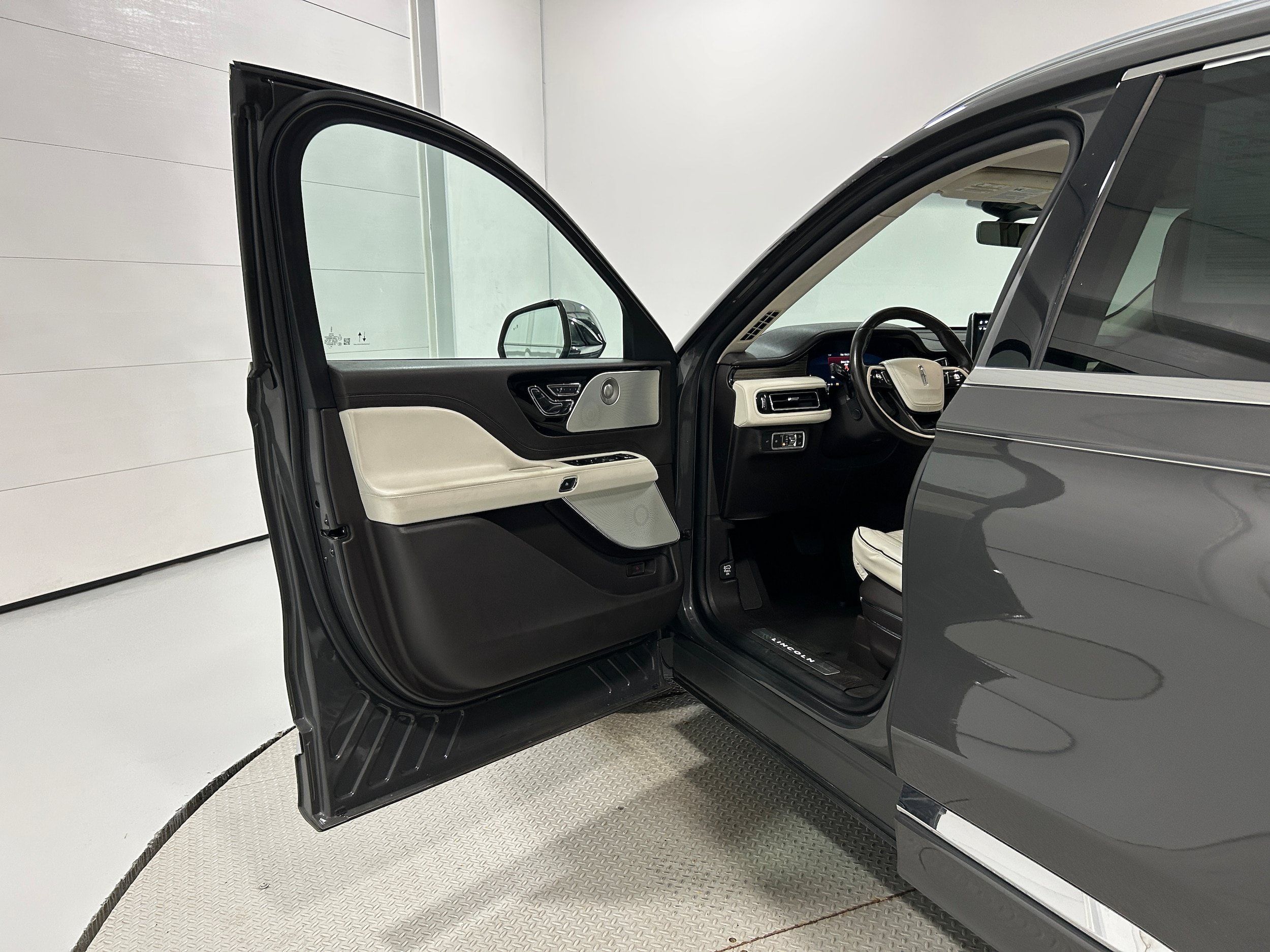 Used 2020 Lincoln Aviator Black Label w/ Dynamic Handling Package AWD/4WD image 23