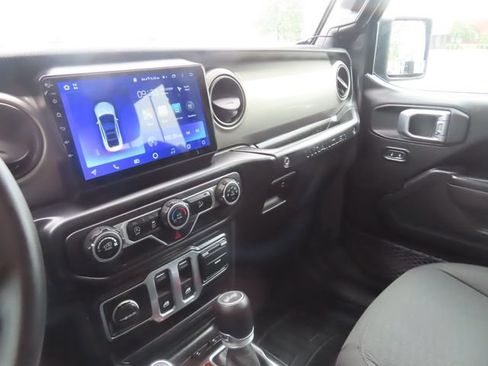 Used 2020 Jeep Wrangler Sport AWD/4WD image 27
