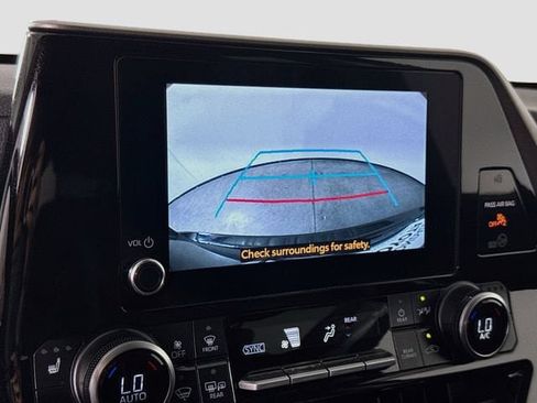Certified 2025 Toyota Highlander XLE FWD image 15