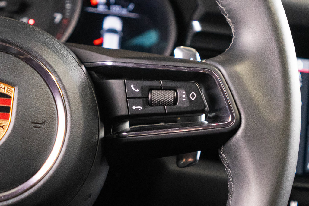 Certified 2023 Porsche Macan AWD/4WD image 34