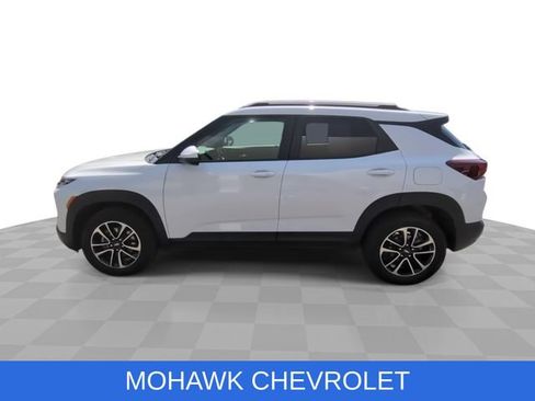 Used 2024 Chevrolet TrailBlazer LT w/ Convenience Package AWD/4WD image 5