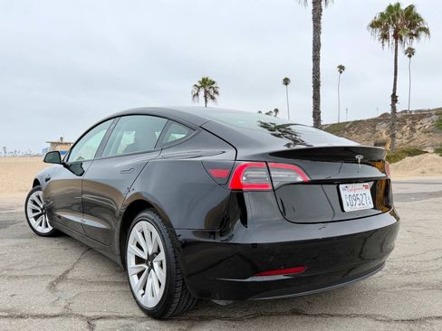Used 2022 Tesla Model 3 RWD image 3