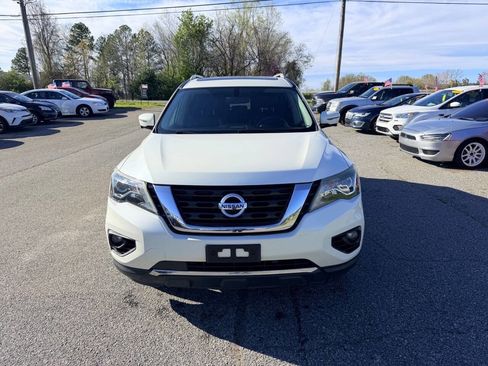 Used 2017 Nissan Pathfinder Platinum w/ Family Entertainment Package image 3