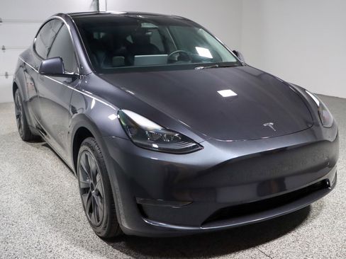 Used 2024 Tesla Model Y Long Range image 5