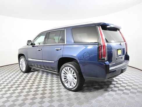 Used 2018 Cadillac Escalade Platinum AWD/4WD image 4