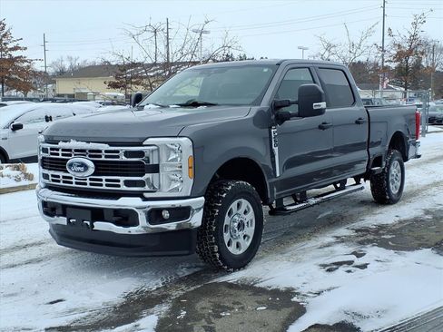 Certified 2024 Ford F250 XLT image 3