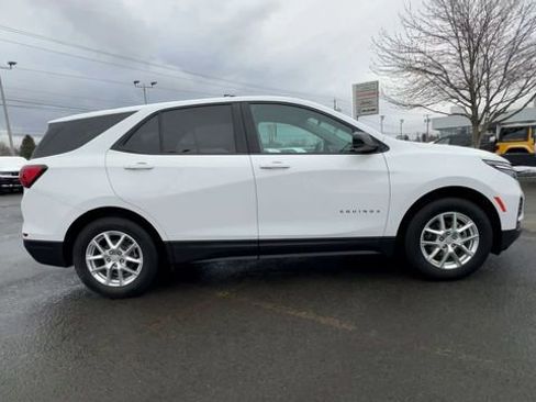 Used 2022 Chevrolet Equinox LS w/ LS Convenience Package image 9