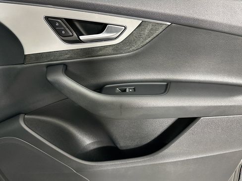 Used 2019 Audi Q7 2.0T Premium AWD/4WD image 24