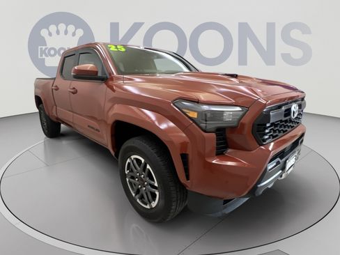 Used 2025 Toyota Tacoma TRD Sport w/ TRD Sport Upgrade Package AWD/4WD image 2