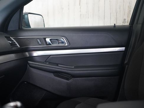 Used 2019 Ford Explorer XLT w/ Equipment Group 201A AWD/4WD image 33