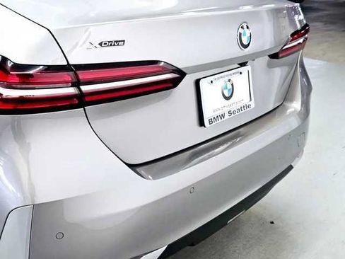Used 2025 BMW 540i xDrive w/ Premium Package AWD/4WD image 7