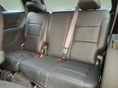 Used 2023 Chevrolet Traverse LT FWD image 13