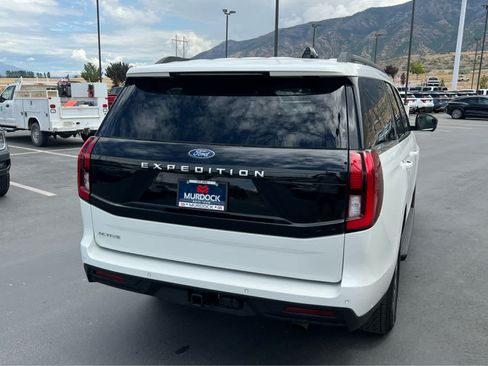 Used 2025 Ford Expedition Active AWD/4WD image 8