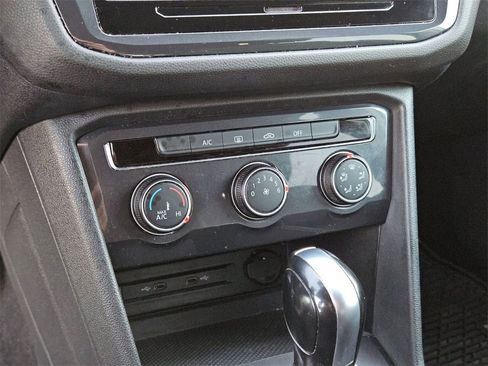 Used 2021 Volkswagen Tiguan S image 22