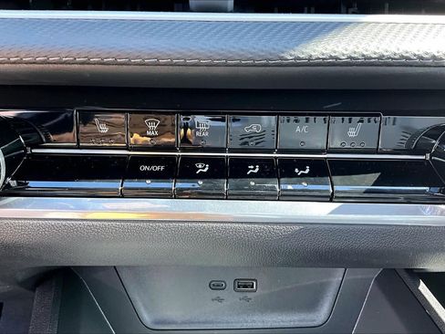 New 2026 Chevrolet Equinox LT w/ Midnight Edition image 18