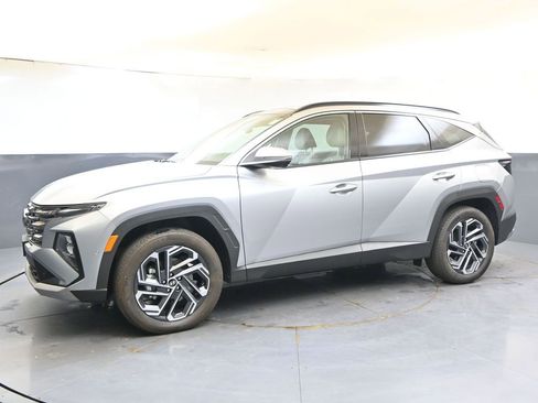 Used 2025 Hyundai Tucson Limited AWD/4WD image 2