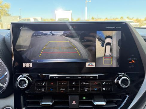 Used 2021 Toyota Highlander Limited image 24