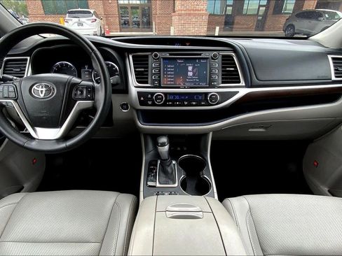 Used 2014 Toyota Highlander Limited image 15