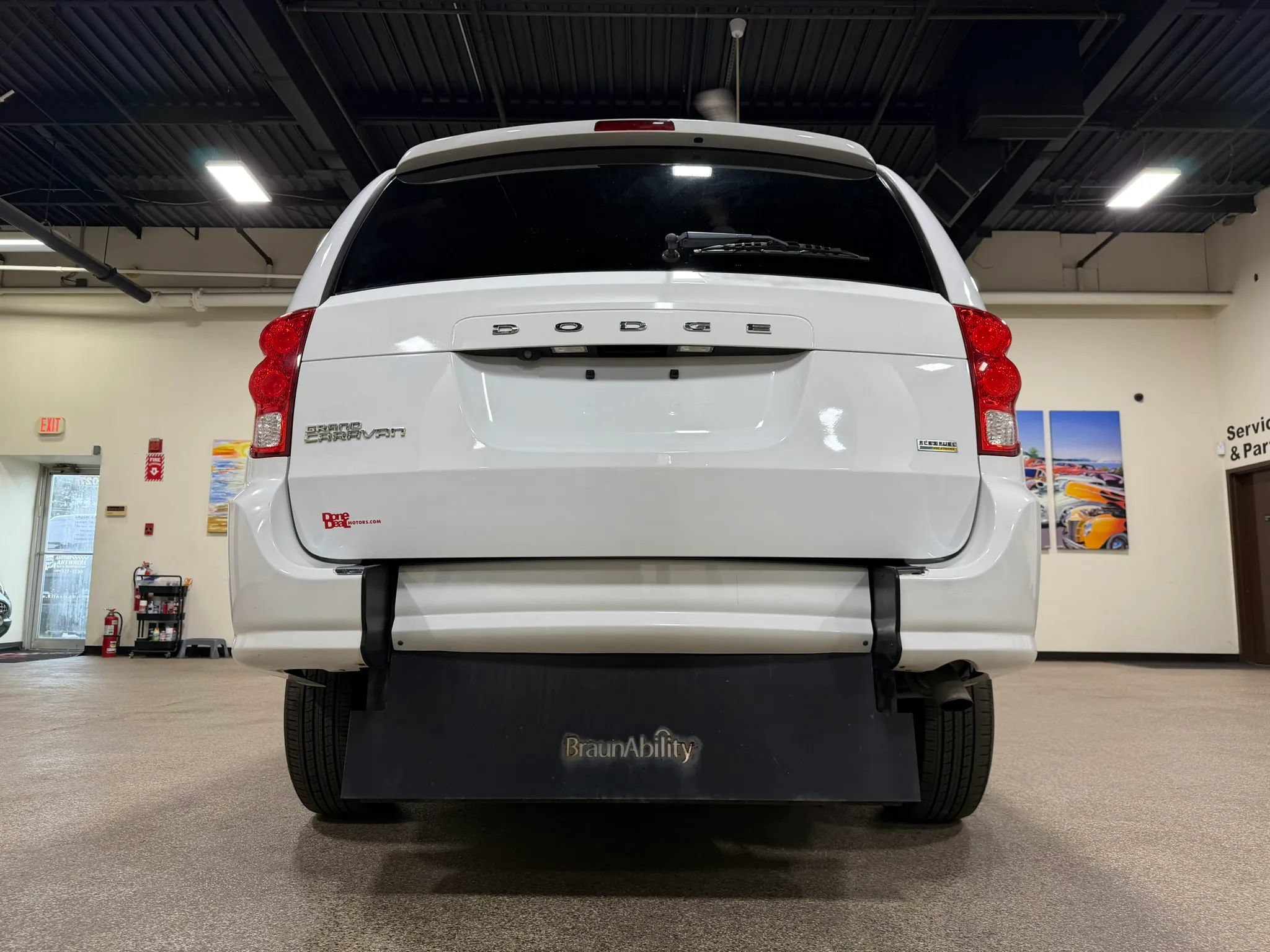 Used 2018 Dodge Grand Caravan SE FWD image 19