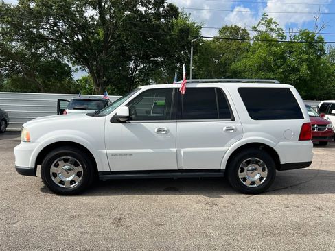 Used 2006 Lincoln Navigator Luxury RWD image 9