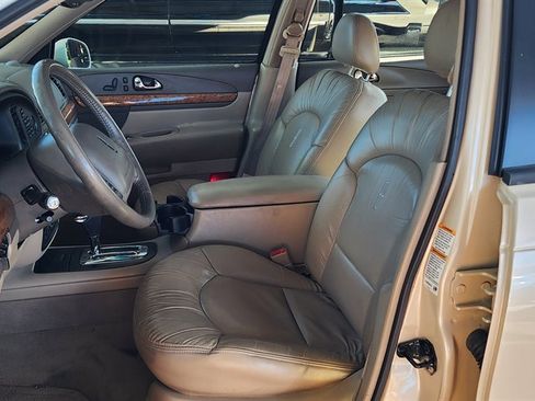 Used 2001 Lincoln Continental image 22