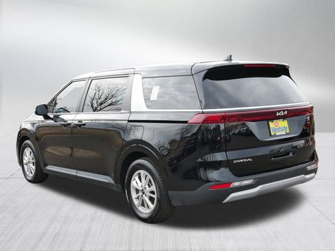 Used 2024 Kia Carnival LX image 5