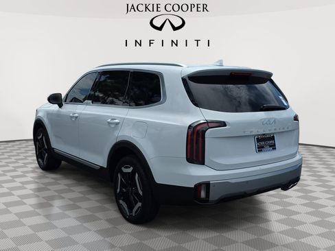 Used 2023 Kia Telluride EX w/ EX Captain's Chair Package FWD image 7