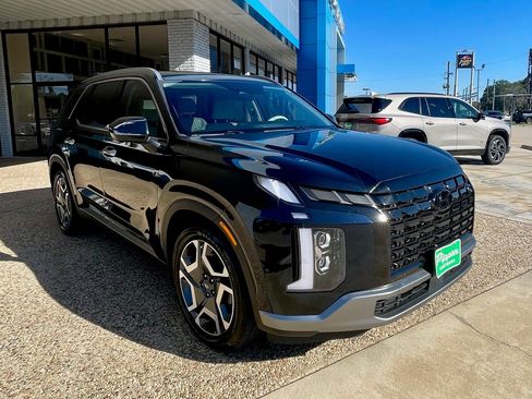 Used 2023 Hyundai Palisade Limited w/ Winter Package image 1