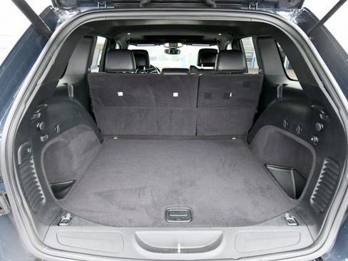 Used 2018 Jeep Grand Cherokee Altitude AWD/4WD image 7