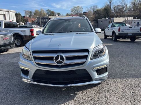 Used 2016 Mercedes-Benz GL 550 4MATIC image 4