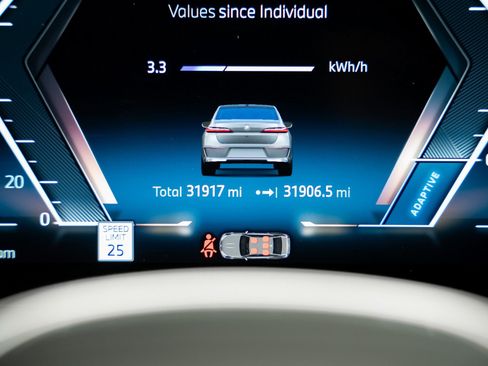 Used 2023 BMW i7 xDrive60 image 46