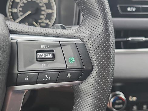 Used 2025 Mitsubishi Outlander SE FWD image 24