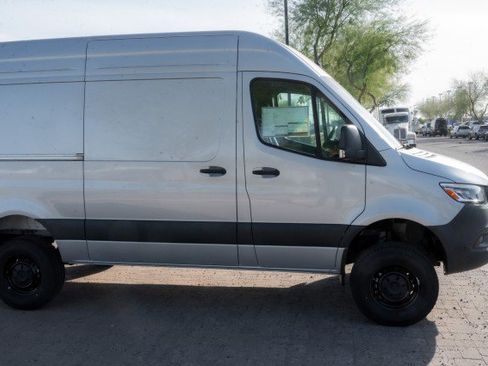 Used 2025 Mercedes-Benz Sprinter 2500 image 4