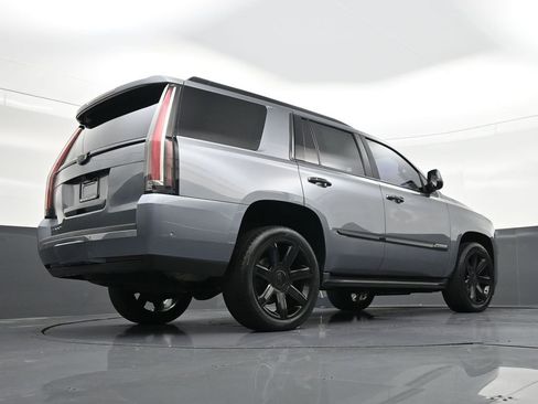 Used 2020 Cadillac Escalade Luxury image 30