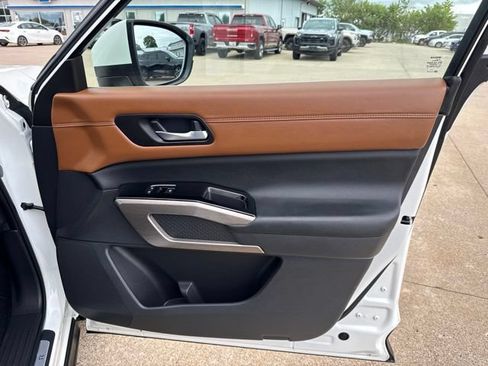 Used 2023 Nissan Pathfinder Platinum AWD/4WD image 28
