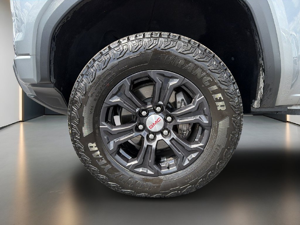 Used 2024 GMC Canyon Elevation w/ Elevation Premium Package AWD/4WD image 10