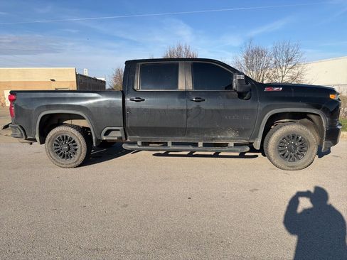 Used 2022 Chevrolet Silverado 2500 LT w/ Midnight Edition image 4