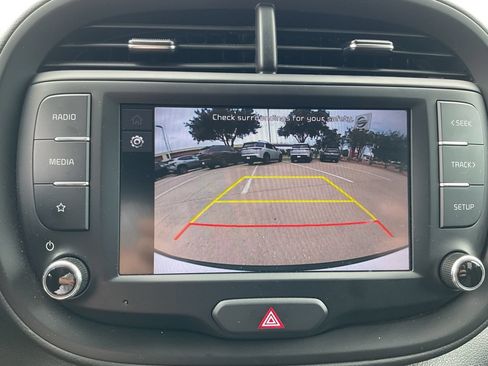 Used 2025 Kia Soul LX w/ LX Technology Package FWD image 22