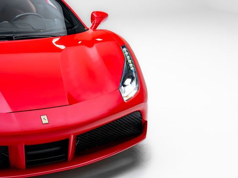 Used 2018 Ferrari 488 GTB image 10