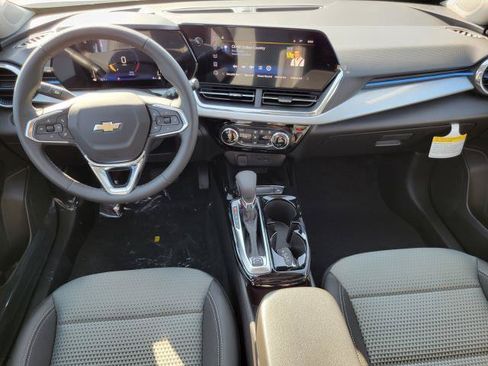 New 2026 Chevrolet Trax LT w/ Sunroof Package FWD image 28