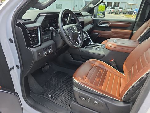 Used 2025 GMC Sierra 2500 Denali Ultimate AWD/4WD image 11