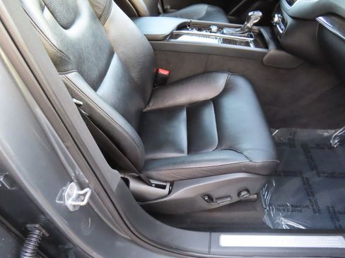 Used 2018 Volvo XC90 T6 Momentum w/ Convenience Package image 17