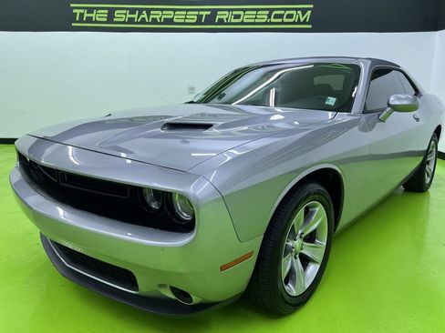 Used 2018 Dodge Challenger SXT RWD image 5