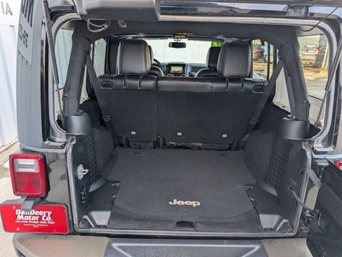 Used 2016 Jeep Wrangler Unlimited Sahara image 23