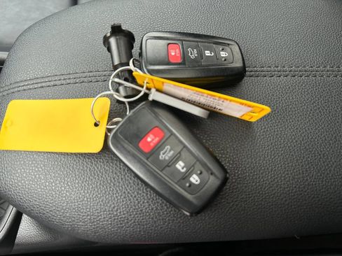 Certified 2021 Toyota RAV4 XLE Premium AWD/4WD image 25